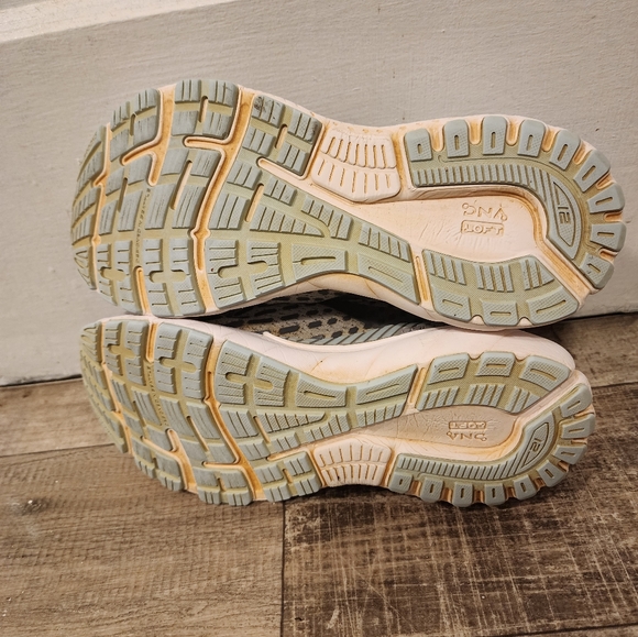 Womens Brooks - Picture 5 of 6